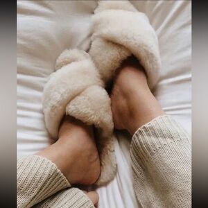 BRAND NEW w/ tags and box, Emu Australia Sheep slippers